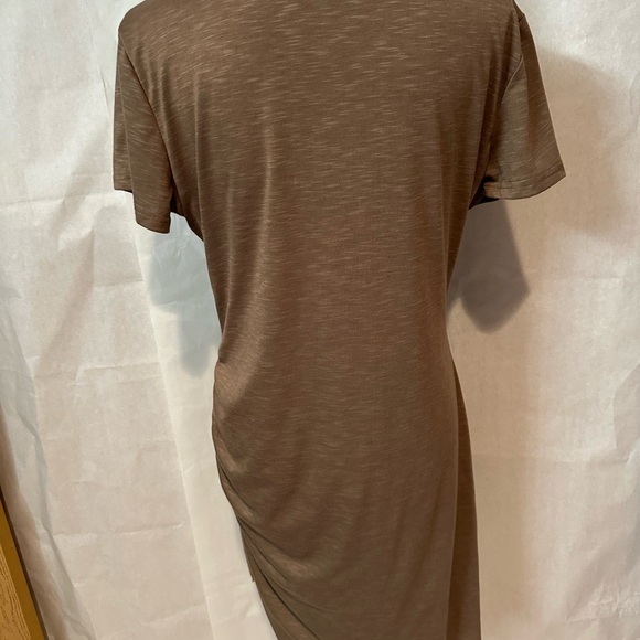 Elegant Brown T-Shirt Dress - Picture 5 of 8
